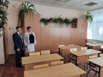 Алексей Сидоров посетил общеобразовательные учреждения на территории своего избирательного округа